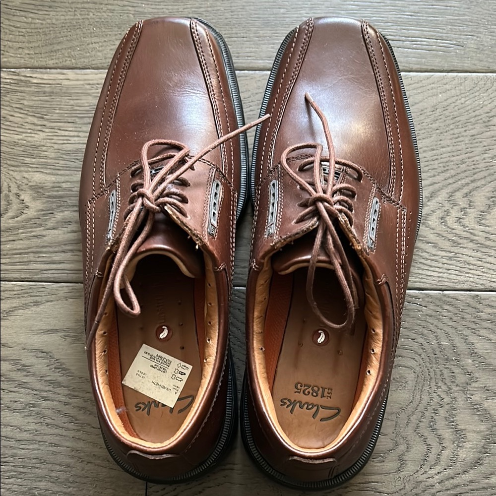 Clarks Brown Leather Oxfords with Square Toe Design